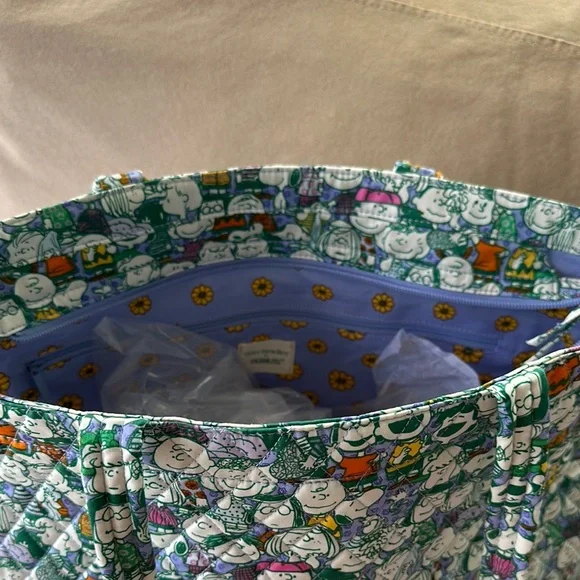 346, NWT Vera Bradley X Peanuts Green Tote Bag with Versatile Straps - Picture 5 of 8